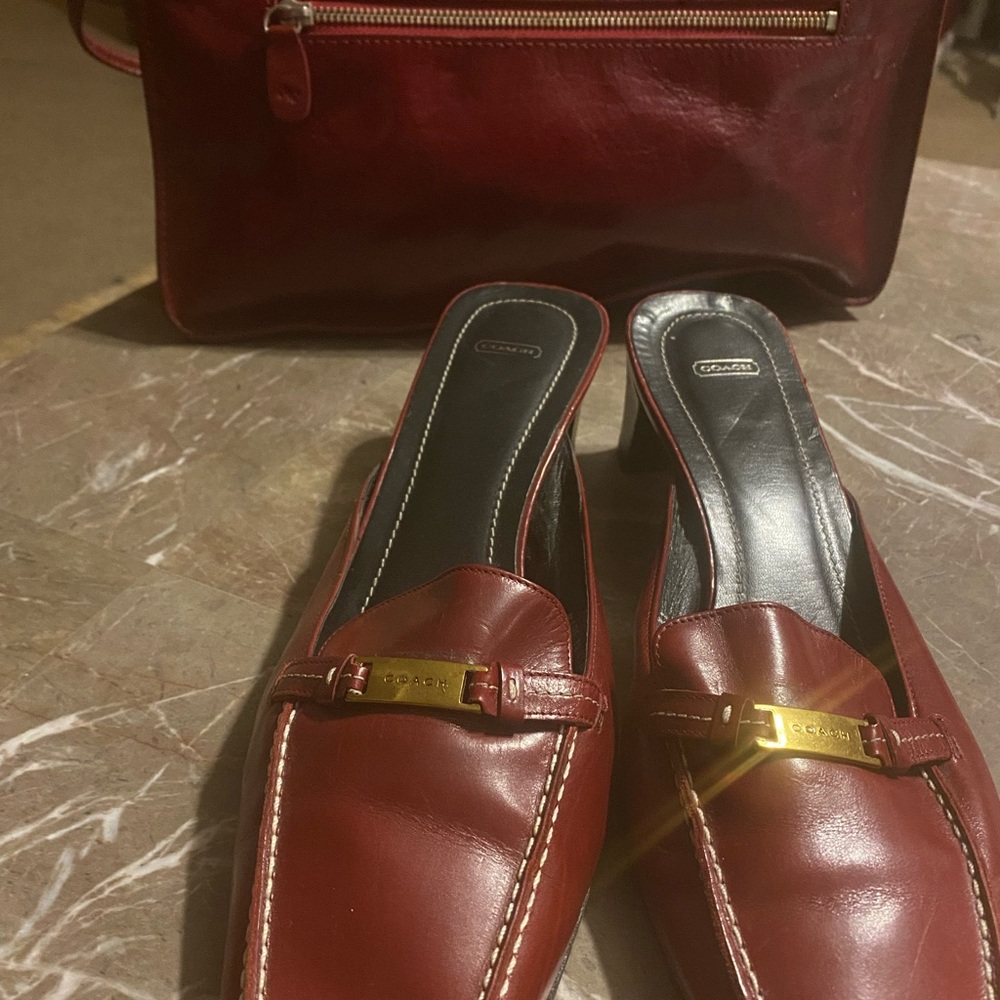Coach shoes beautiful burgundy / Red  in color - Picture 4 of 6